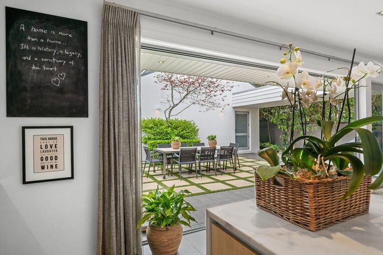 Photo of property in 47 Princes Street, Northcote Point, Auckland, 0627