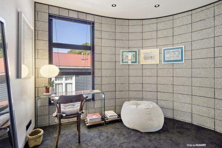 Photo of property in 377a Karaka Bay Road, Karaka Bays, Wellington, 6022