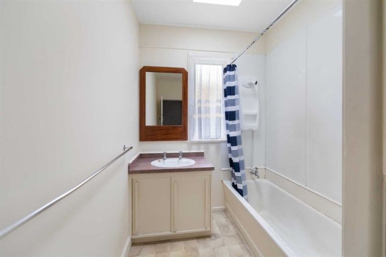 Photo of property in 74 Ngatai Road, Otumoetai, Tauranga, 3110