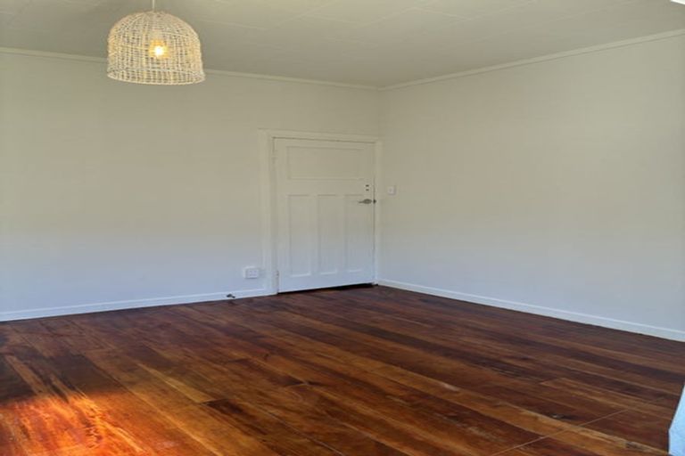 Photo of property in 71 Queens Drive, Lyall Bay, Wellington, 6022