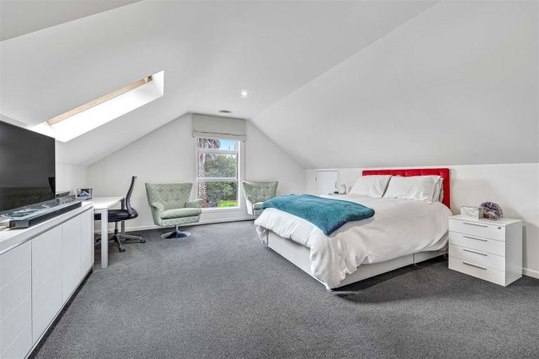 Photo of property in 8 Mansion Court, West Harbour, Auckland, 0618