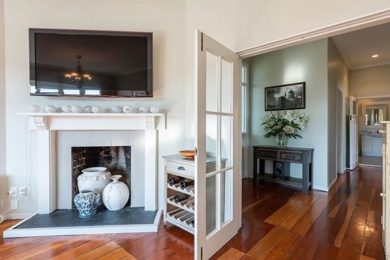 Photo of property in 18 Carrington Street, Mount Cook, Wellington, 6021