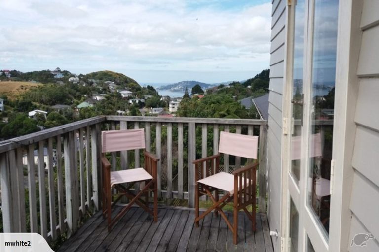 Photo of property in 137 Ruskin Road, Newlands, Wellington, 6037