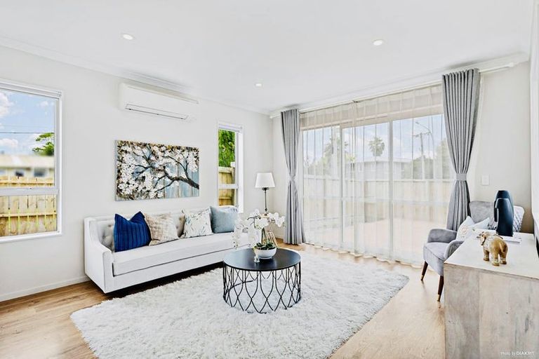 Photo of property in 8 Harrington Road, Henderson, Auckland, 0610