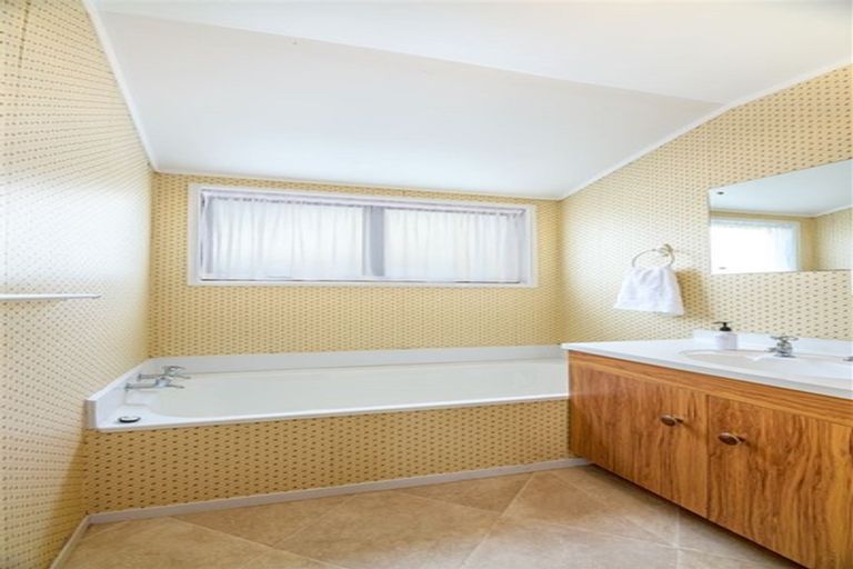 Photo of property in 1/246 Great North Road, Henderson, Auckland, 0612