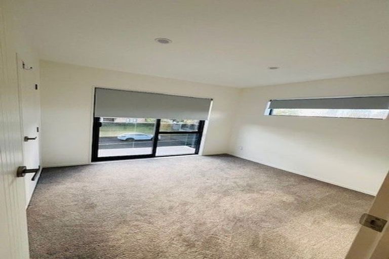 Photo of property in 1/40 Mark Edward Drive, Half Moon Bay, Auckland, 2012