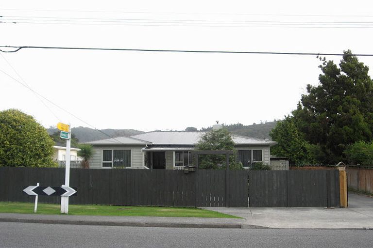 Photo of property in 32 Glen Road, Stokes Valley, Lower Hutt, 5019
