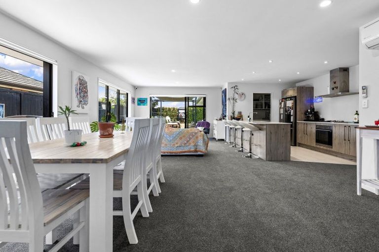 Photo of property in 15 Pohutukawa Parade, Riverhead, 0820