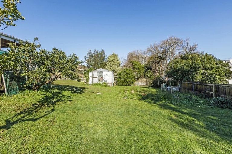 Photo of property in 13 Newington Road, Henderson, Auckland, 0612