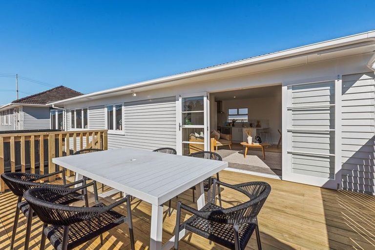 Photo of property in 17b Hamurana Place, Te Atatu Peninsula, Auckland, 0610