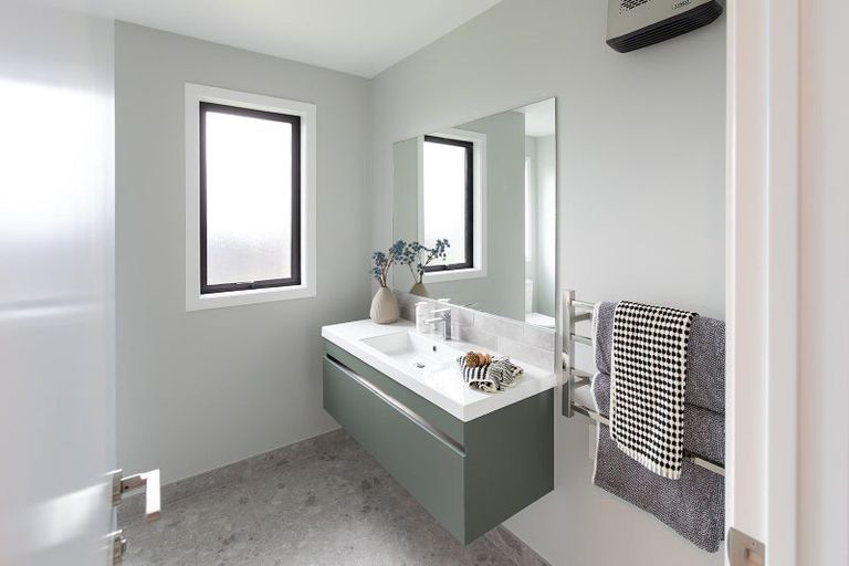 Photo of property in 1 Metoriti Crescent, Karaka, 2124