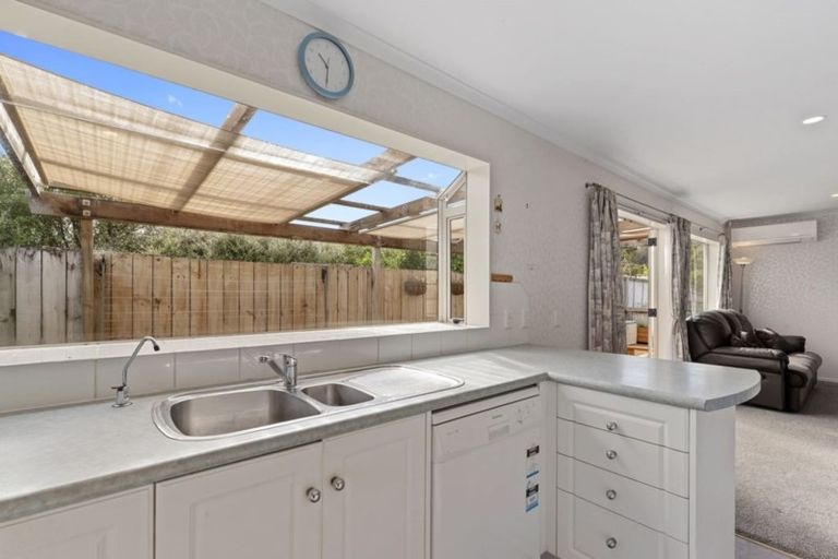 Photo of property in 24b Palmgreen Court, Stanmore Bay, Whangaparaoa, 0932