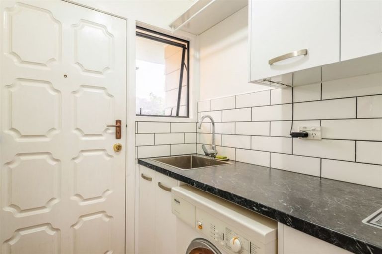 Photo of property in 8 Luxor Place, Massey, Auckland, 0614