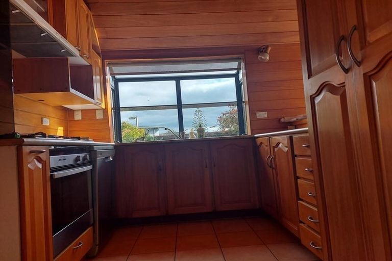 Photo of property in 7 Sunrise Lane, Te Atatu South, Auckland, 0610