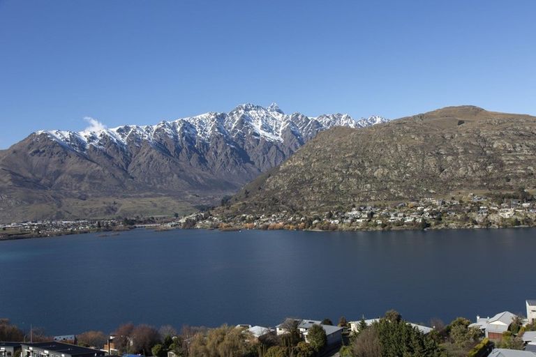 Photo of property in 1 Highlands Close, Queenstown, 9300