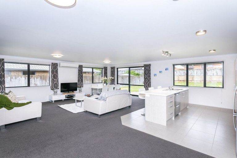 Photo of property in 8 Max Landing, Grandview Heights, Hamilton, 3200