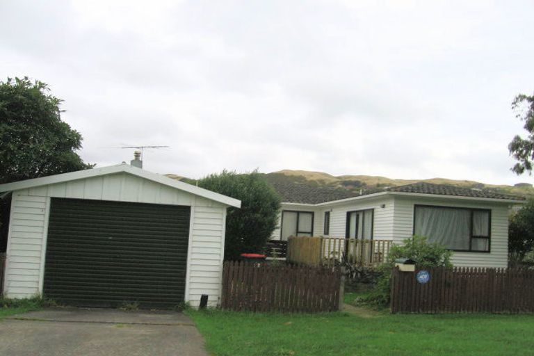 Photo of property in 11 Luckie Street, Tawa, Wellington, 5028