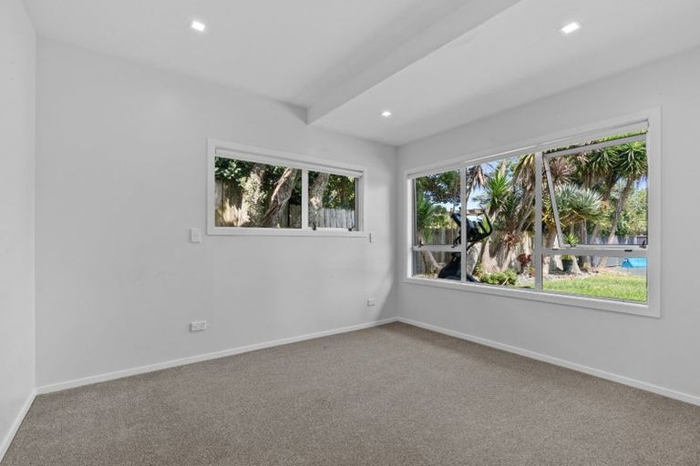 Photo of property in 6a Puketaha Road, Swanson, Auckland, 0816
