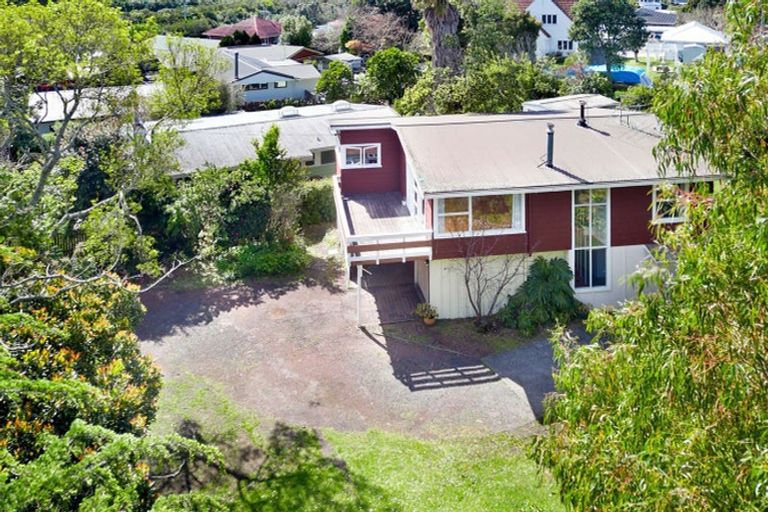 Photo of property in 1 Alwyn Avenue, Te Atatu South, Auckland, 0610