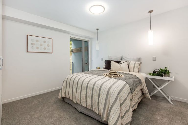 Photo of property in Aqua, 6/74 Oriental Parade, Oriental Bay, Wellington, 6011