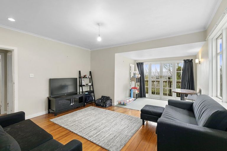 Photo of property in 33 Woodvale Grove, Fairfield, Lower Hutt, 5011