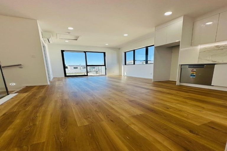 Photo of property in 1c Edwards Avenue, Henderson, Auckland, 0610