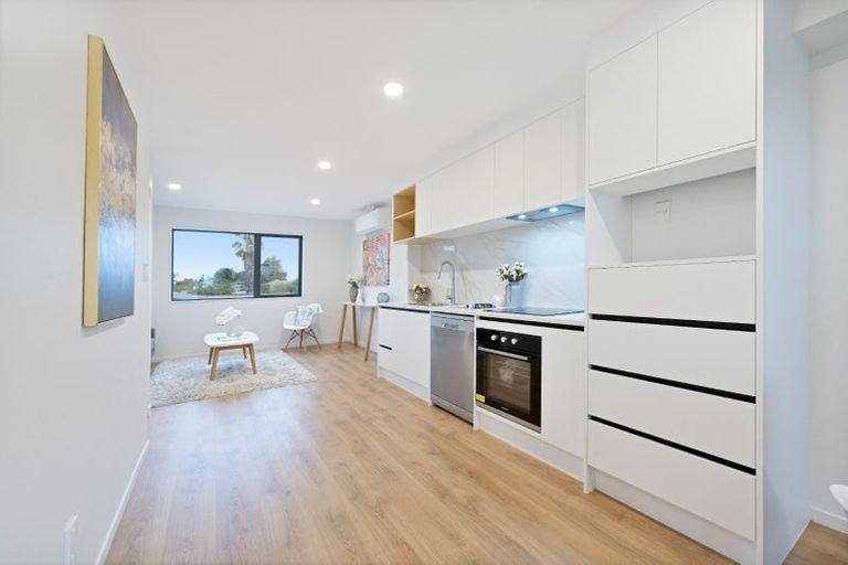 Photo of property in 8/11 Hereford Street, Te Atatu Peninsula, Auckland, 0610