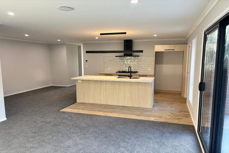 Photo of property in 4 Opouatu Avenue, Glenbrook, Waiuku, 2681