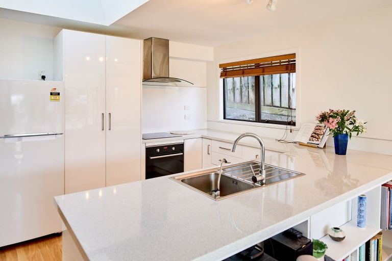 Photo of property in 2 Gordon Road, Plimmerton, Porirua, 5026