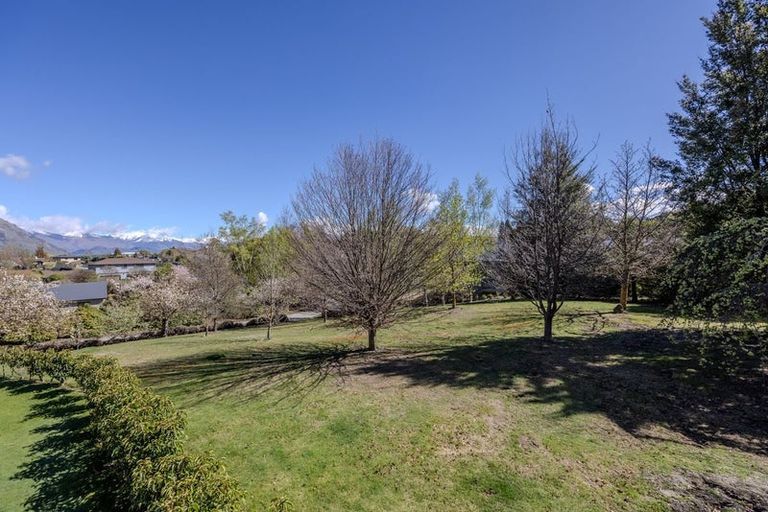 Photo of property in 5 Cottonwood Lane, Wanaka, 9305