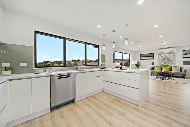 Photo of property in 11 Tawapou Close, Massey, 0614