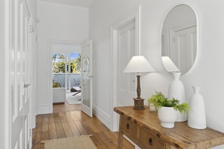 Photo of property in 4 Clarence Road, Northcote Point, Auckland, 0627