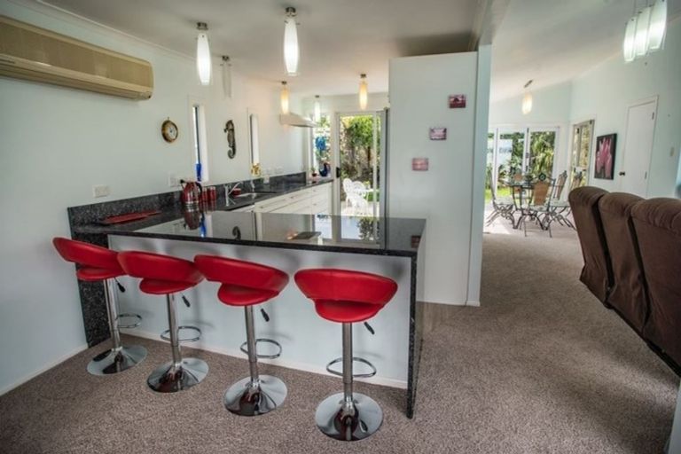 Photo of property in 10 Waikaraka Beach Road, Tamaterau, Whangarei, 0174