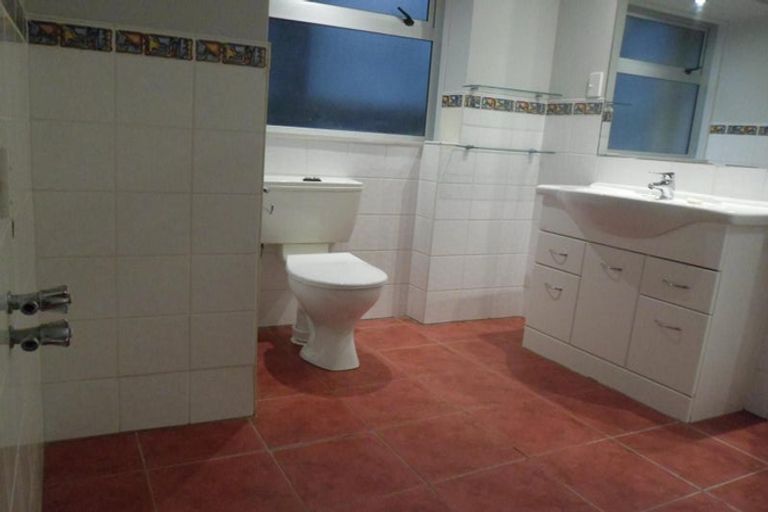 Photo of property in Jerningham Apartments, 20 Oriental Terrace, Oriental Bay, Wellington, 6011