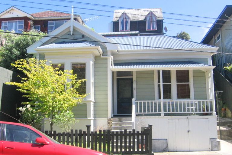 Photo of property in 9b Randwick Road, Northland, Wellington, 6012