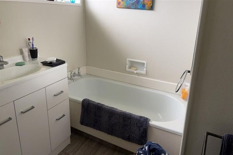 Photo of property in 32 Coppelia Avenue, Omokoroa, 3114