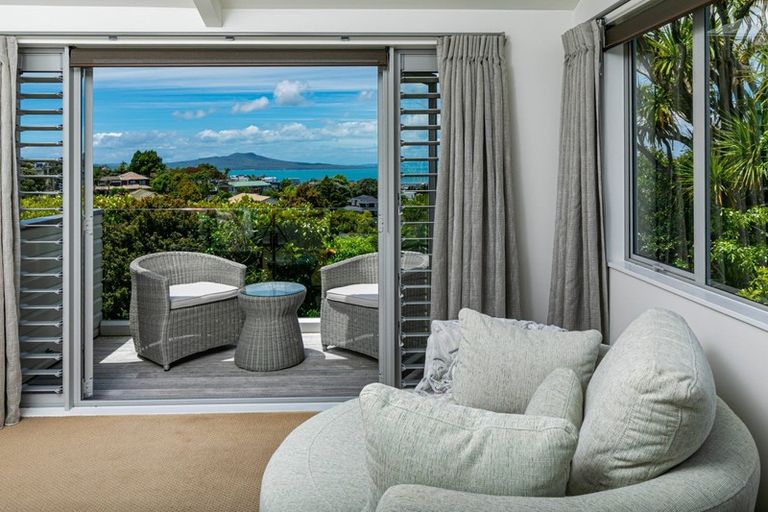 Photo of property in 25 Parr Terrace, Castor Bay, Auckland, 0620