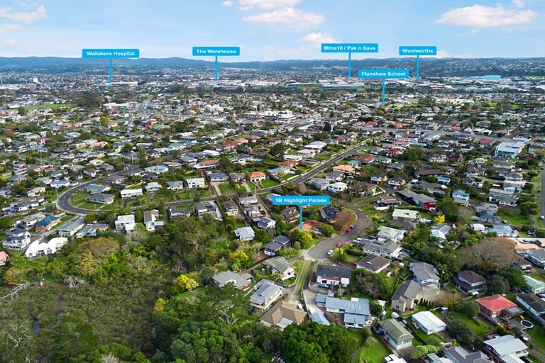 Photo of property in 2/5 Highlight Parade, Te Atatu South, Auckland, 0610