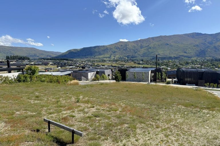 Photo of property in 16 Akitu Rise, Wanaka, 9305
