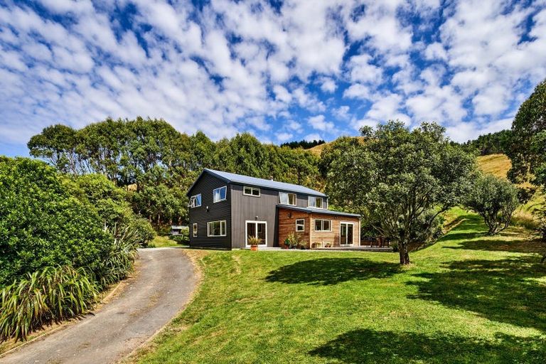 Photo of property in 343 Takapu Road, Takapu Valley, Wellington, 5028