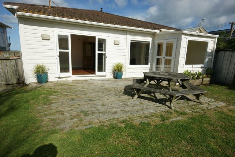 Photo of property in 20 Lyall Parade, Lyall Bay, Wellington, 6022