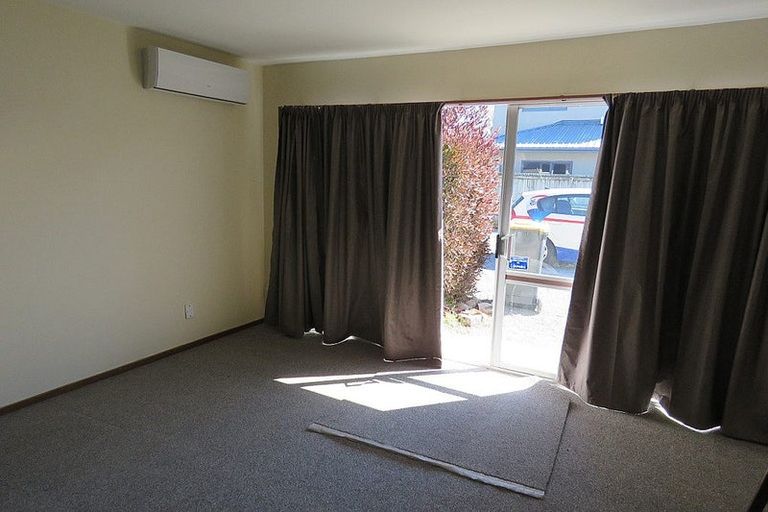 Photo of property in 52 Waimairi Road, Upper Riccarton, Christchurch, 8041