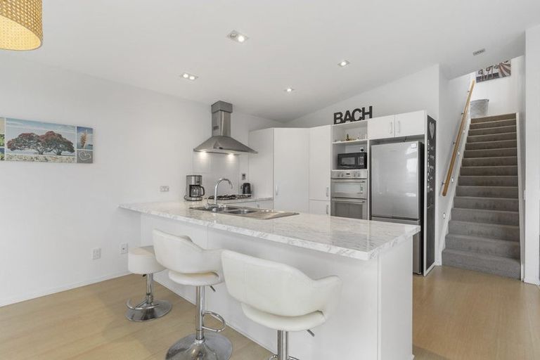 Photo of property in 11a William Bayes Place, Red Beach, 0932