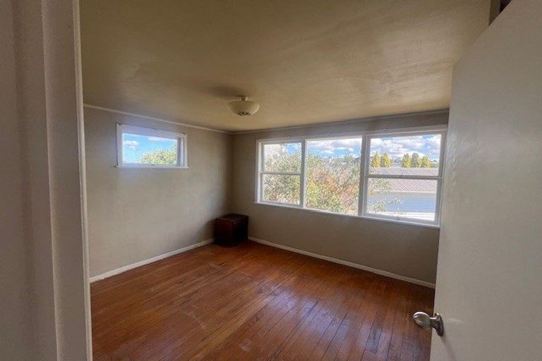 Photo of property in 1/666 East Coast Road, Pinehill, Auckland, 0630