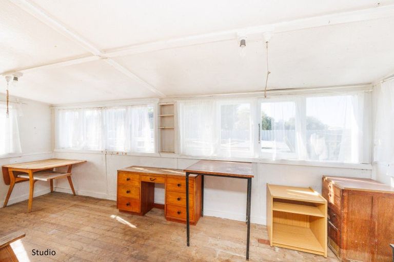 Photo of property in 12 Beach Street, Tangimoana, 4822
