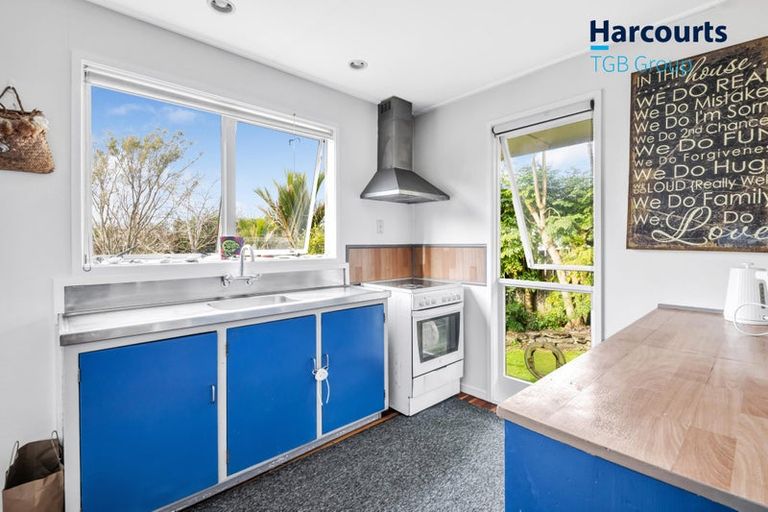 Photo of property in 8 Tawa Place, Waiuku, 2123