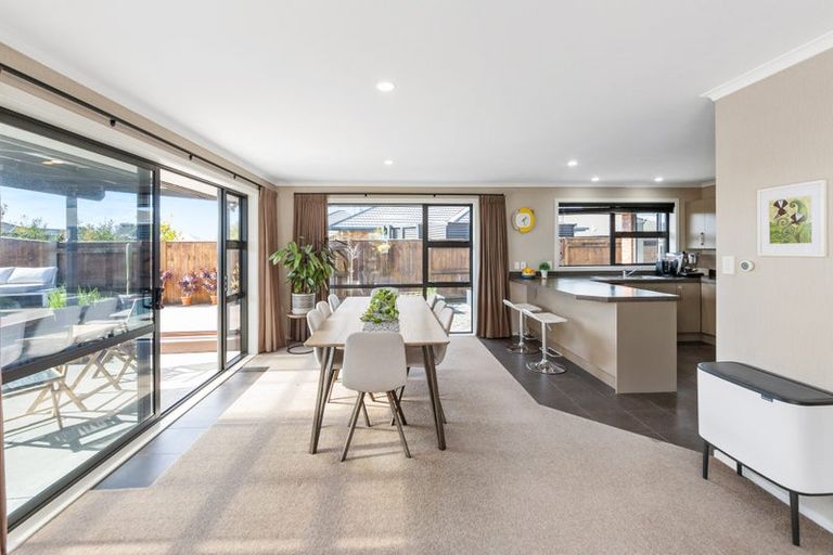 Photo of property in 7 Medallion Court, Kelvin Grove, Palmerston North, 4414