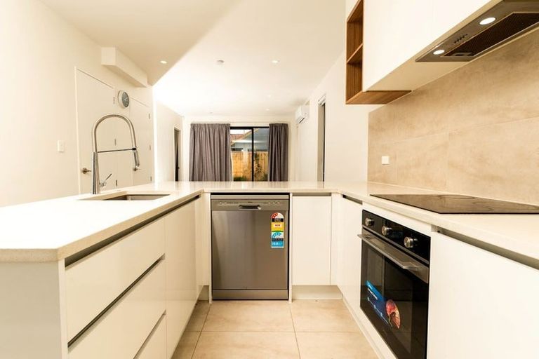Photo of property in 2/535 Swanson Road, Ranui, Auckland, 0612