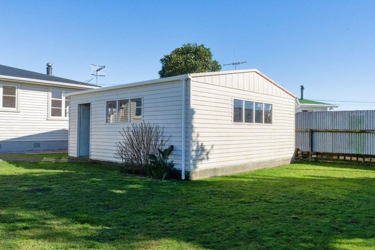 Photo of property in 27 Bledisloe Street, Levin, 5510