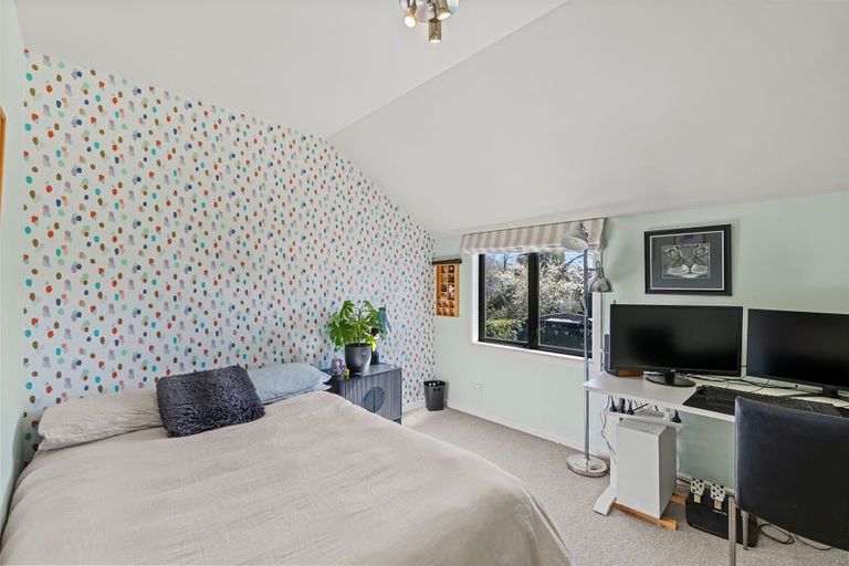 Photo of property in 21 Garreg Road, Fendalton, Christchurch, 8052